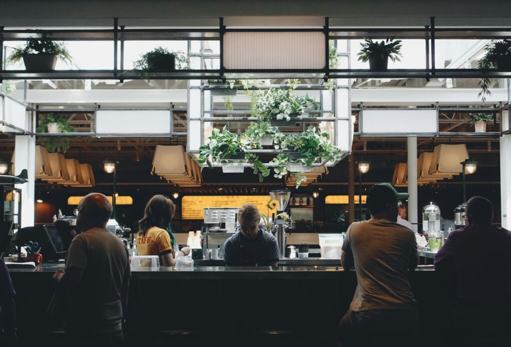 Food content writing guide - Shows people sitting in a cafe