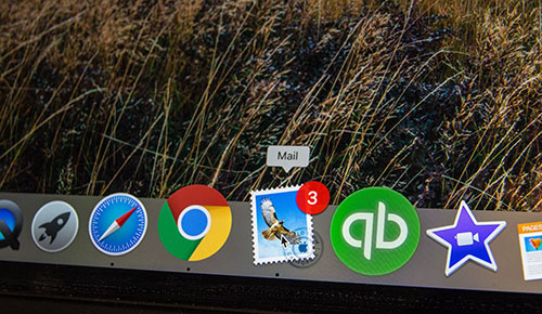 ecommerce emails - shows an image of computer icons