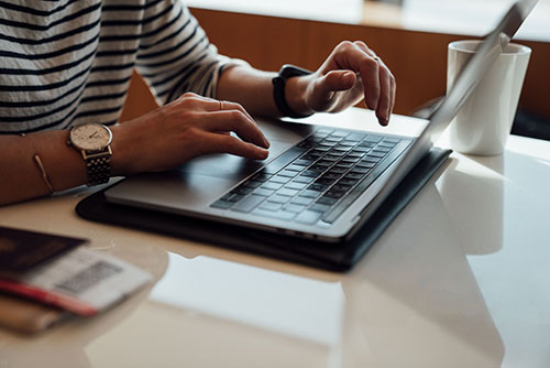 ecommerce emails - shows an image of someone typing 