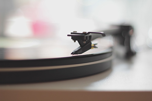 Content marketing in 2022 - Shows a close-up of a record player