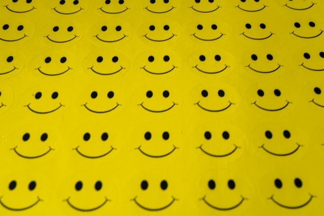 guest posts - shows an image of many yellow smiley faces