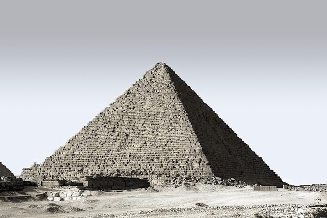 How to write like a pro - Shows an ancient Egyptian pyramid