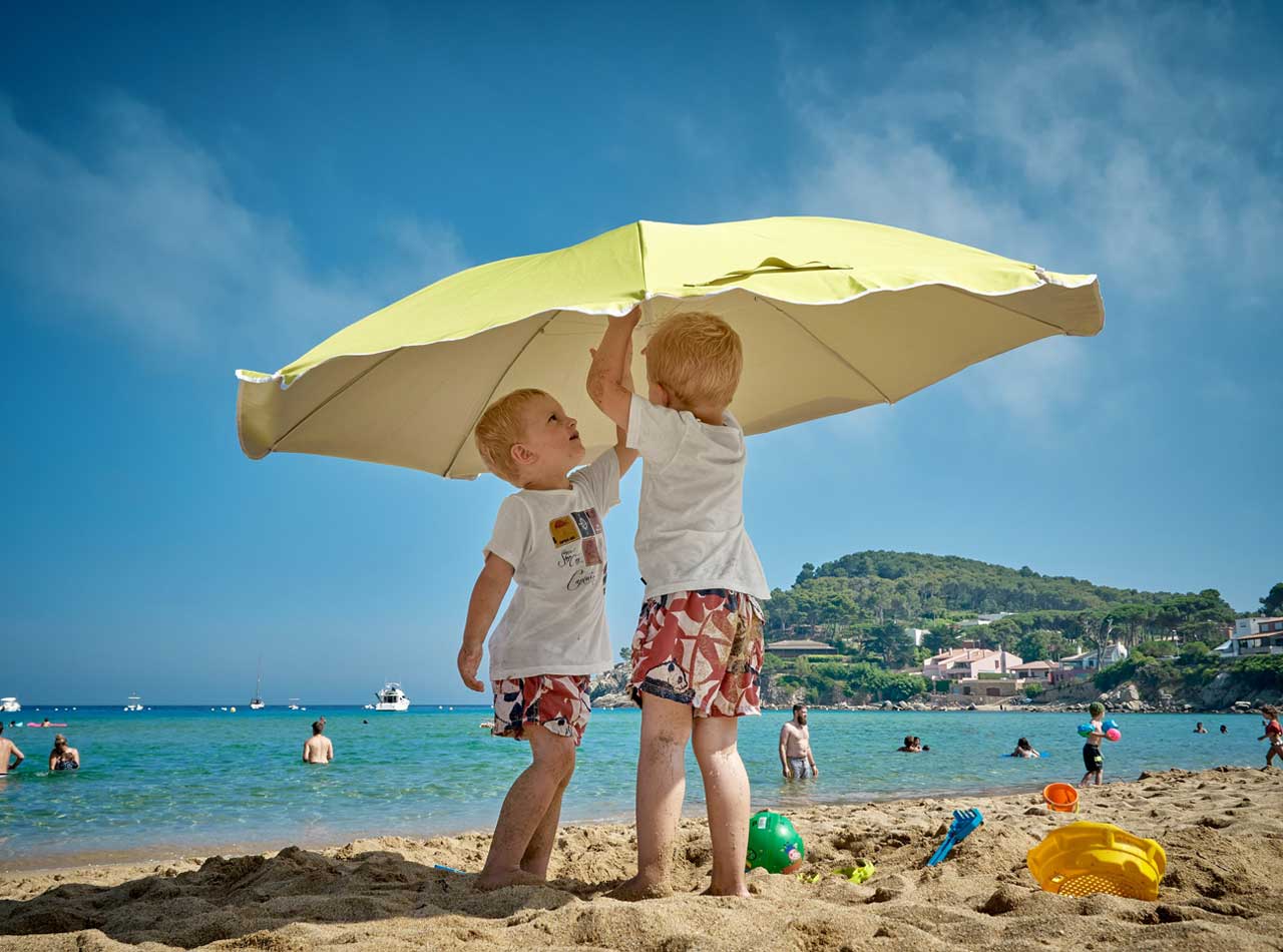 Travel copywriter - Shows two children on a beach holiday