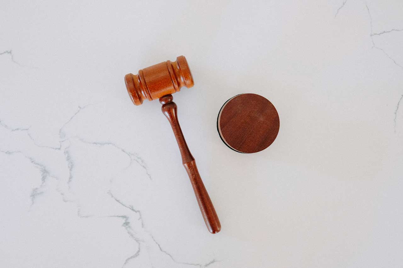 Legal copywriting service - Shows a judge's gavel