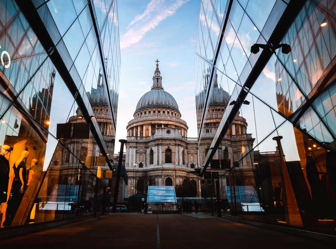 Shows an artistic photo of St Pauls Cathedral