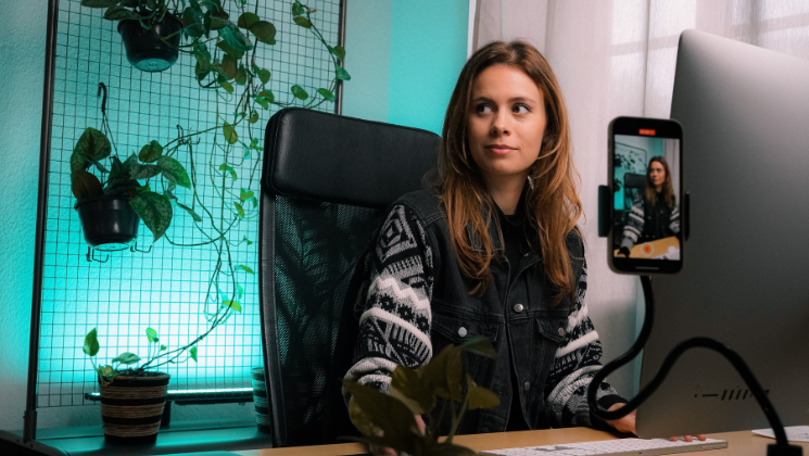 shows an image of a girl looking at the computer screen