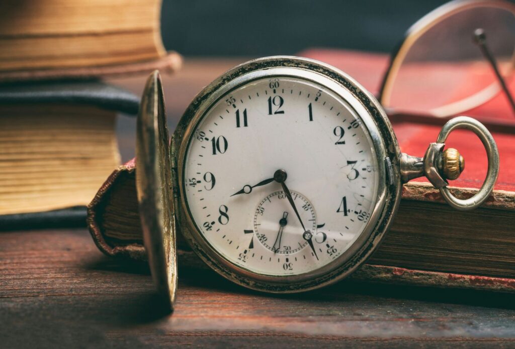 shows an old fashioned watch on a table 