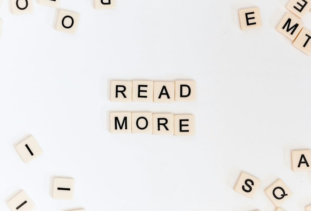 Shows the words 'READ MORE' in scrabble letters - Blog writing guide